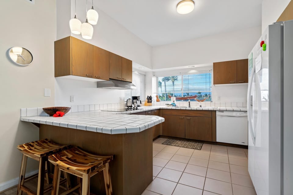 Villa, 1 King Bed (Vista Waikoloa G204) | Private kitchen | Oven, toaster