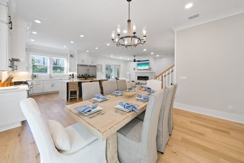 Dining room with table for 8 and wet bar