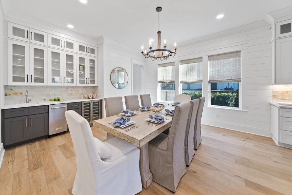 Dining room with table for 8 and wet bar