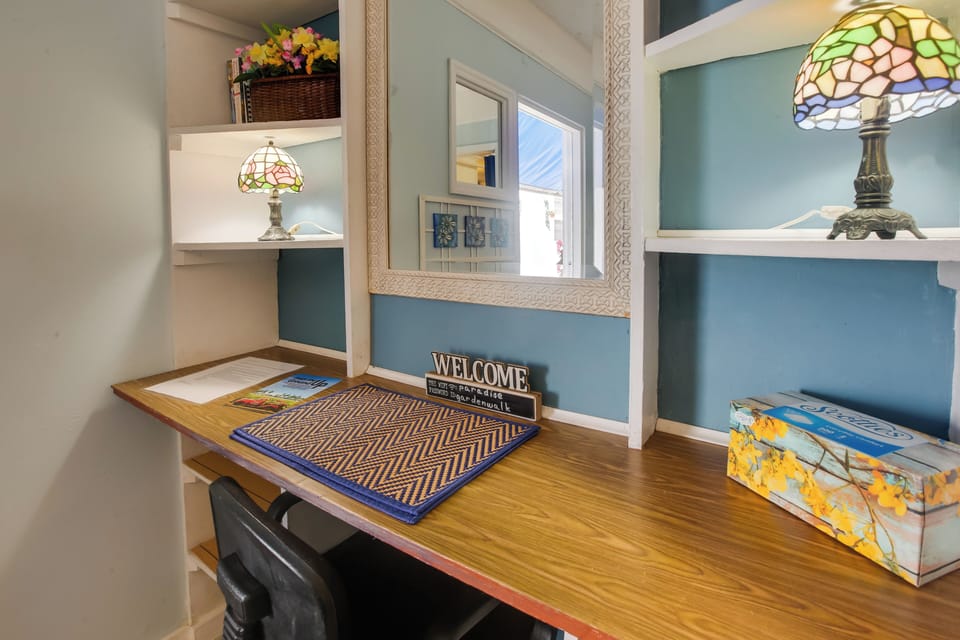 Studio | Laptop-Friendly Workspace