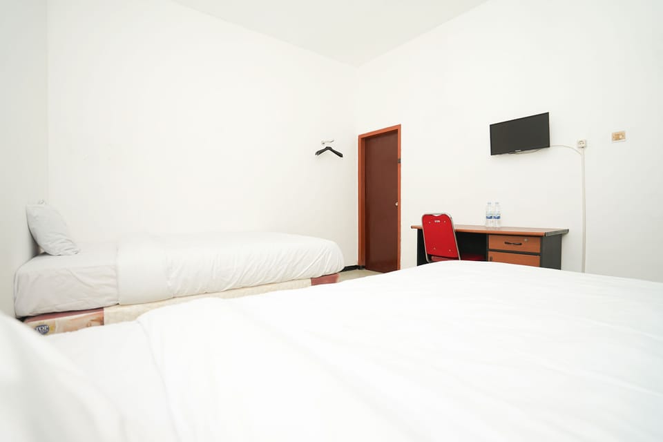 Standard Room | Desk, free WiFi, bed sheets