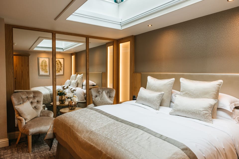 Ground Floor Double Room | In-room safe, desk, blackout drapes, iron/ironing board