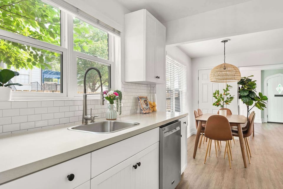 It's fully stocked with everything that you would need to cook a wonderful meal!
