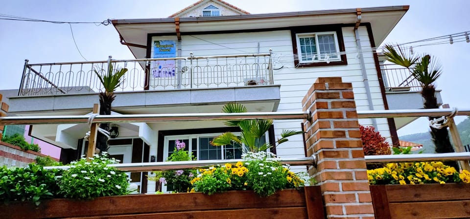 The 1st floor is rented out as a unit. The 2nd floor rooms are separate suites.