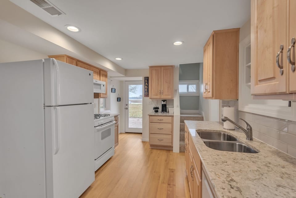 House, 2 Bedrooms | Private kitchen | Coffee/tea maker, fridge, oven