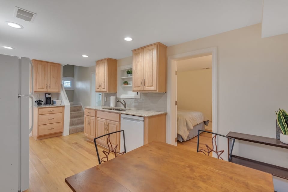 House, 2 Bedrooms | Private kitchen | Coffee/tea maker, fridge, oven