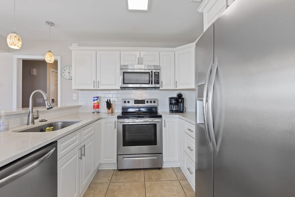 Create delicious meals with ease in our full kitchen, complete with appliances.