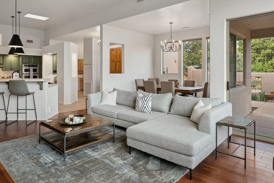 Thoughtful touches, from the comfortable furnishings to the seamless indoor-outdoor transitions, ensure that the breathtaking views are always at the heart of your experience.