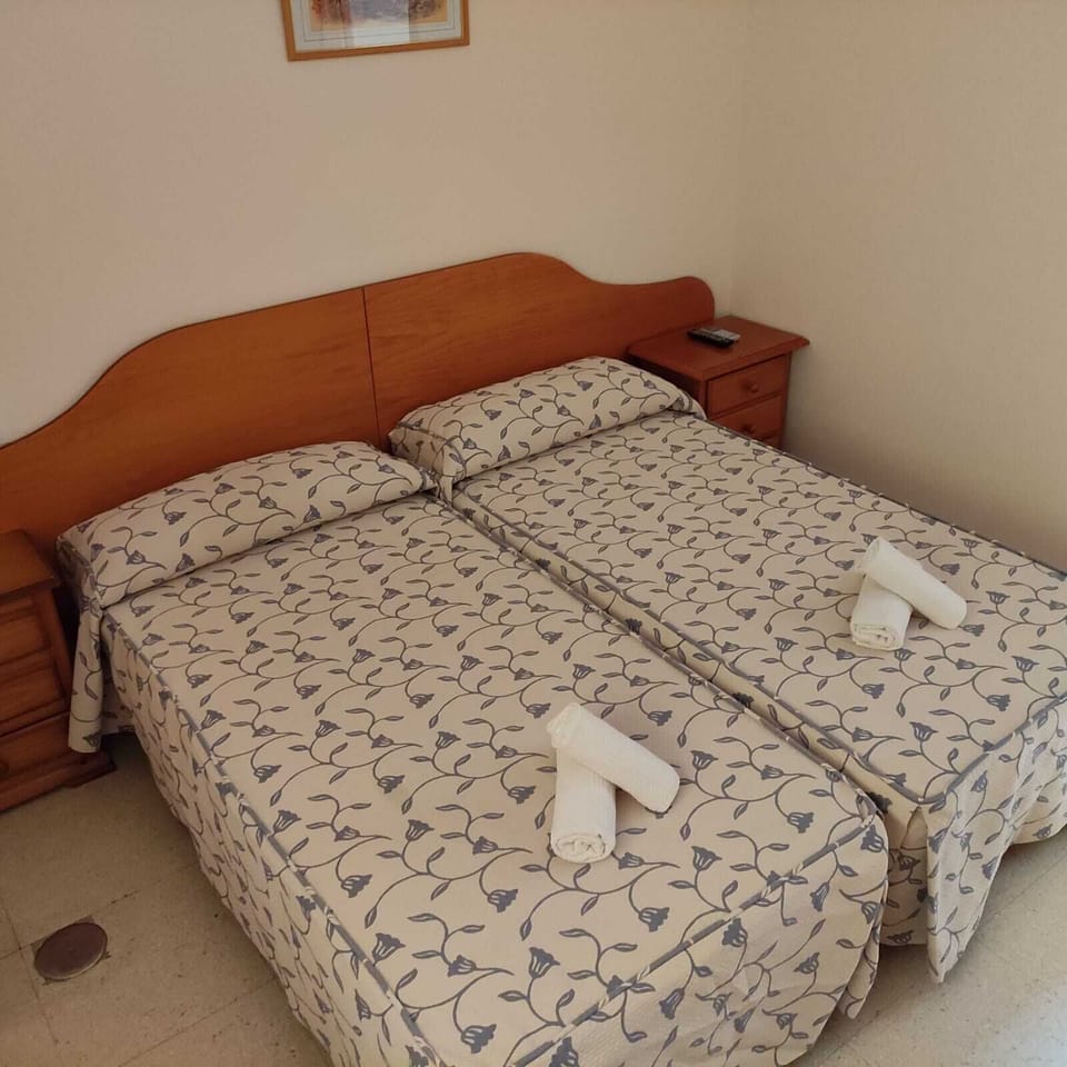 Basic Twin Room | Free WiFi