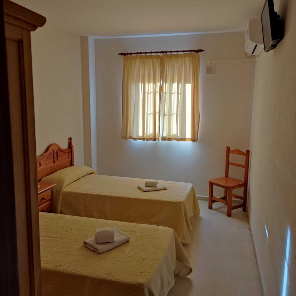 Basic Twin Room | Free WiFi