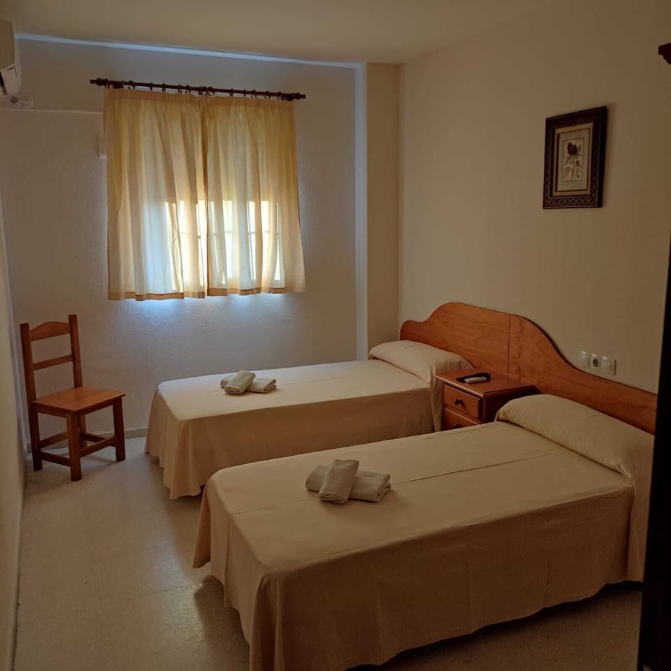 Basic Twin Room | Free WiFi