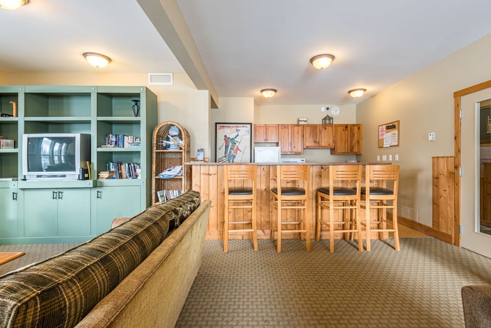 Snowbrush Common Room Kitchen 