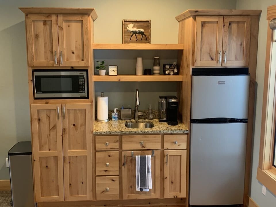 Kitchenette w/ Keurig Coffee maker, Toaster, Microwave, Fridge & Freezer