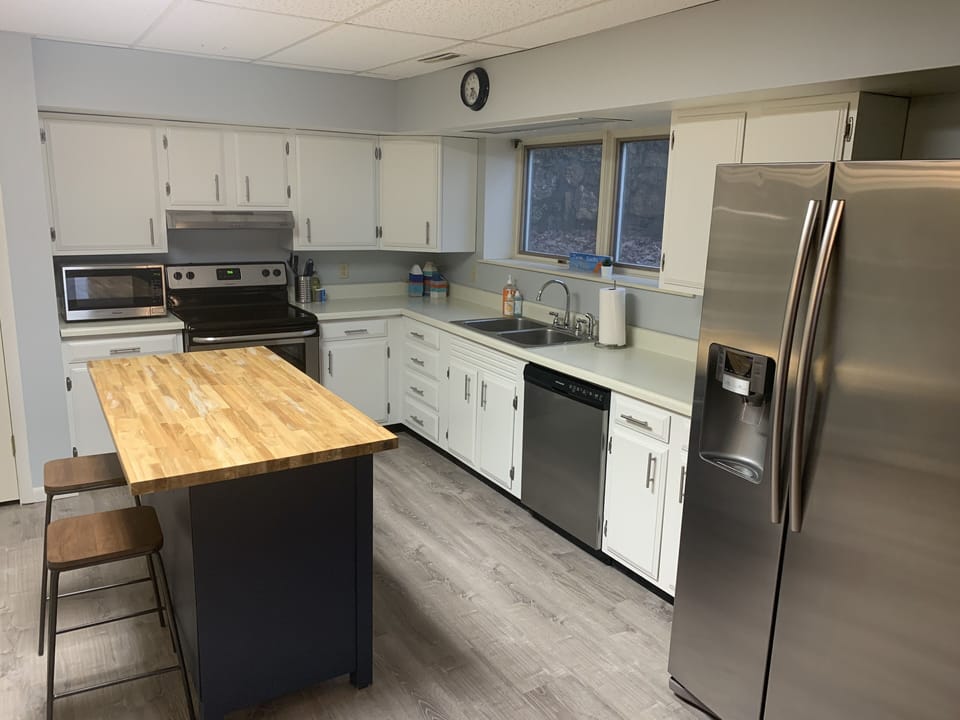 Updated kitchen with all the amenities