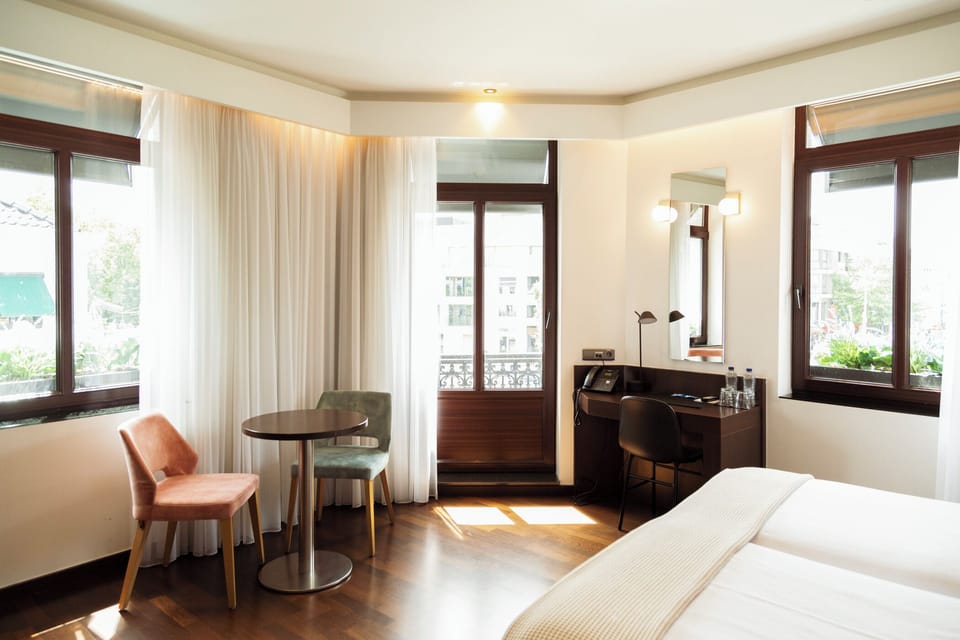 Standard Twin Room | In-room safe, desk, WiFi (free), bed sheets