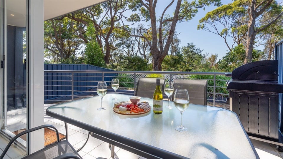 Lucy's at the Bay | Alfresco Dining | Private Gate to Beach