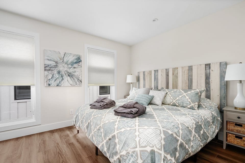 【Bedroom 4 of 4】King bed - plush bedding and linens to cozy with - afternoon nap, anyone?