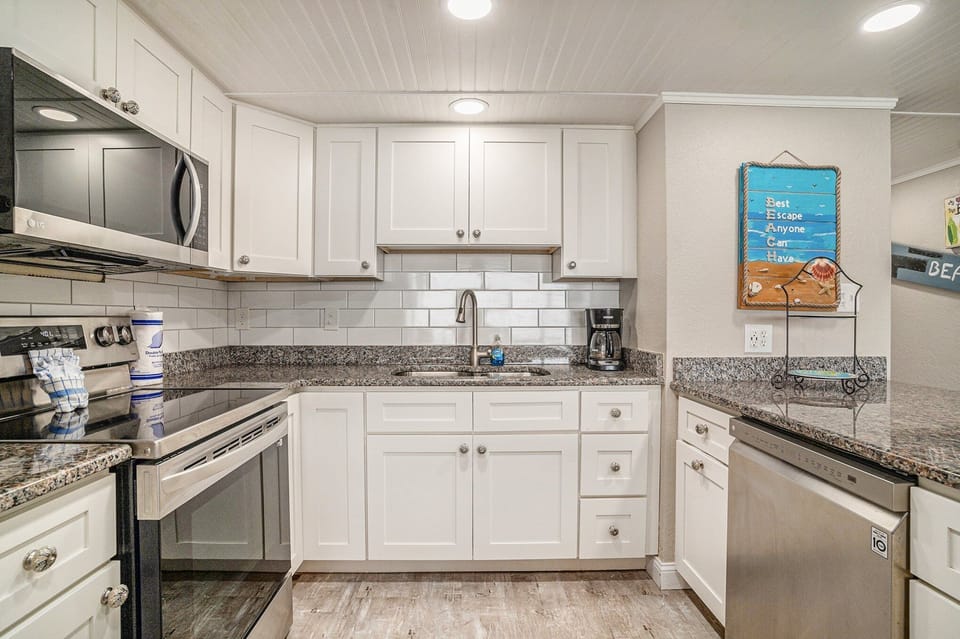 Condo, 3 Bedrooms | Private kitchen | Coffee/tea maker, fridge, oven, toaster
