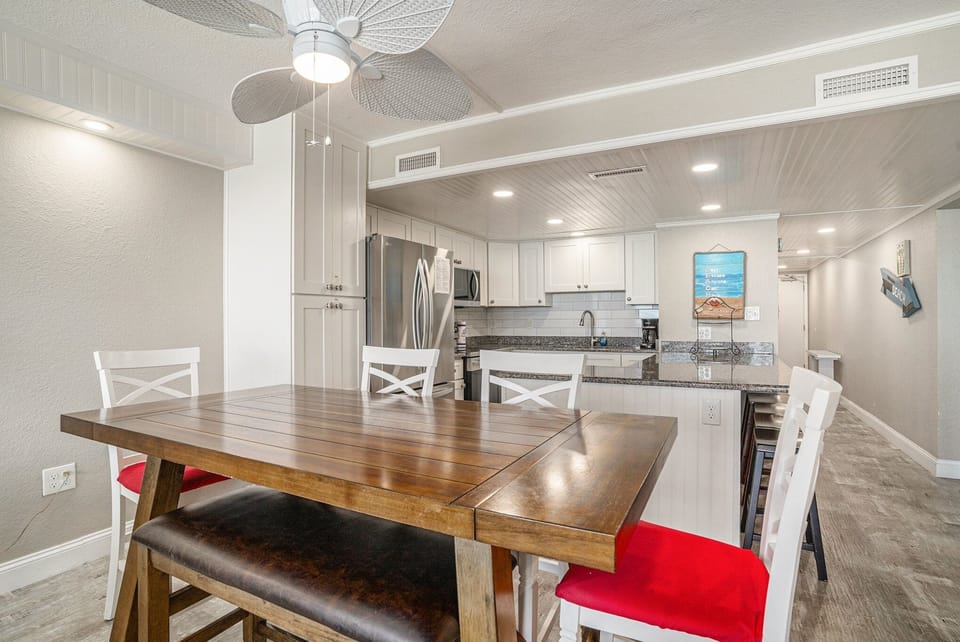 Condo, 3 Bedrooms | Dining