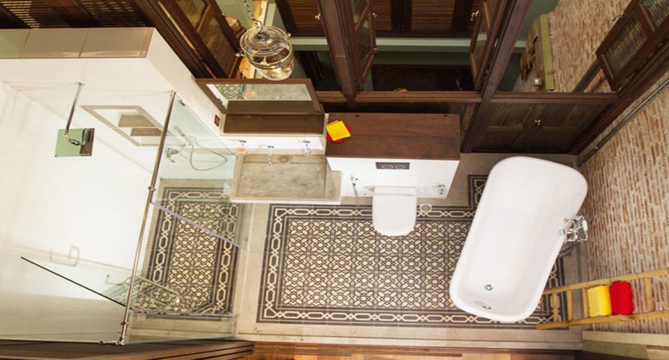 Skywell Suite | Bathroom | Shower, free toiletries, hair dryer, towels