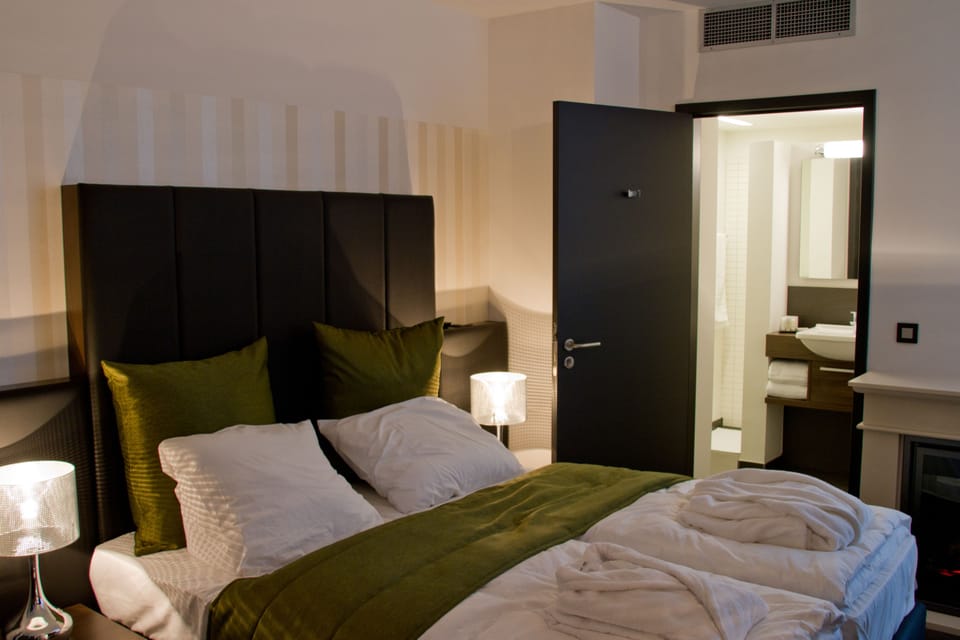 Minibar, in-room safe, desk, blackout drapes