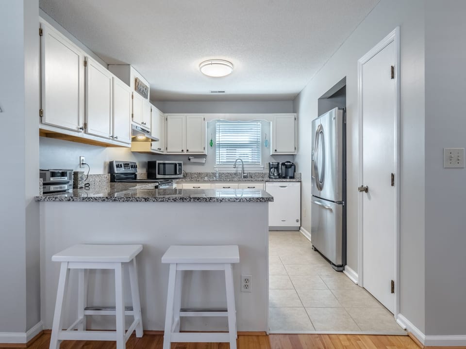 Kitchen - Breakfast Bar