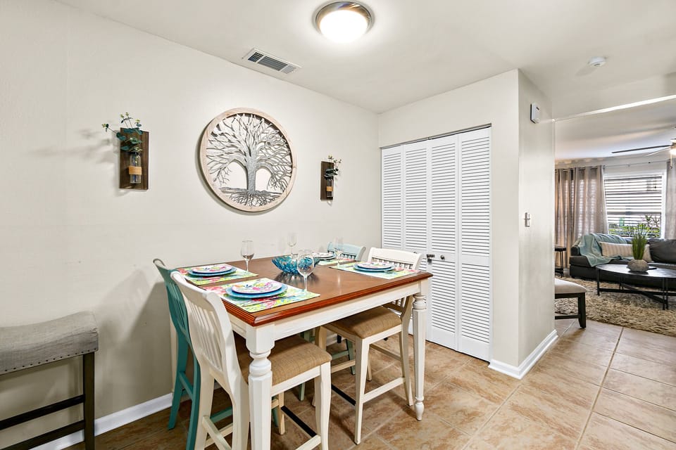 Baja eat in kitchen dining  room