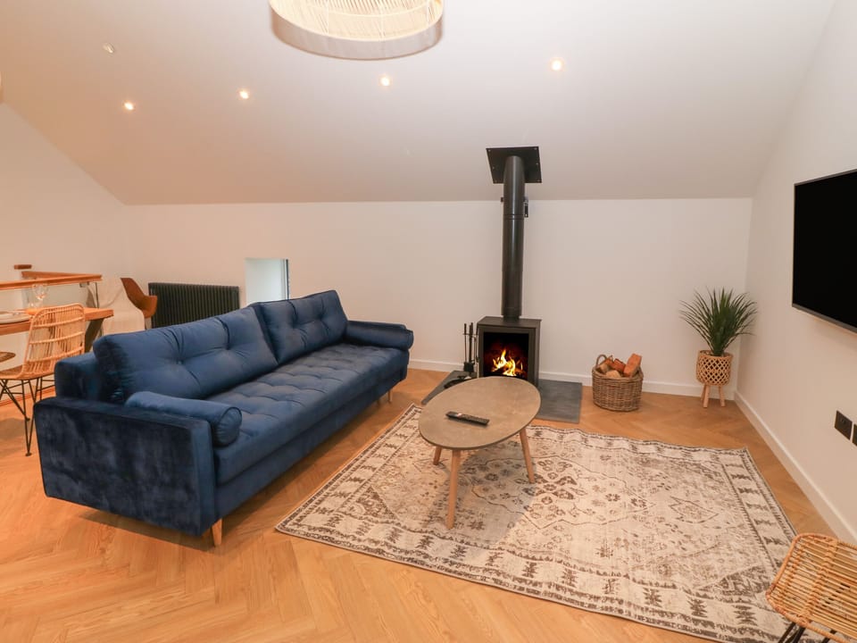 Cottage | Living room | TV, fireplace