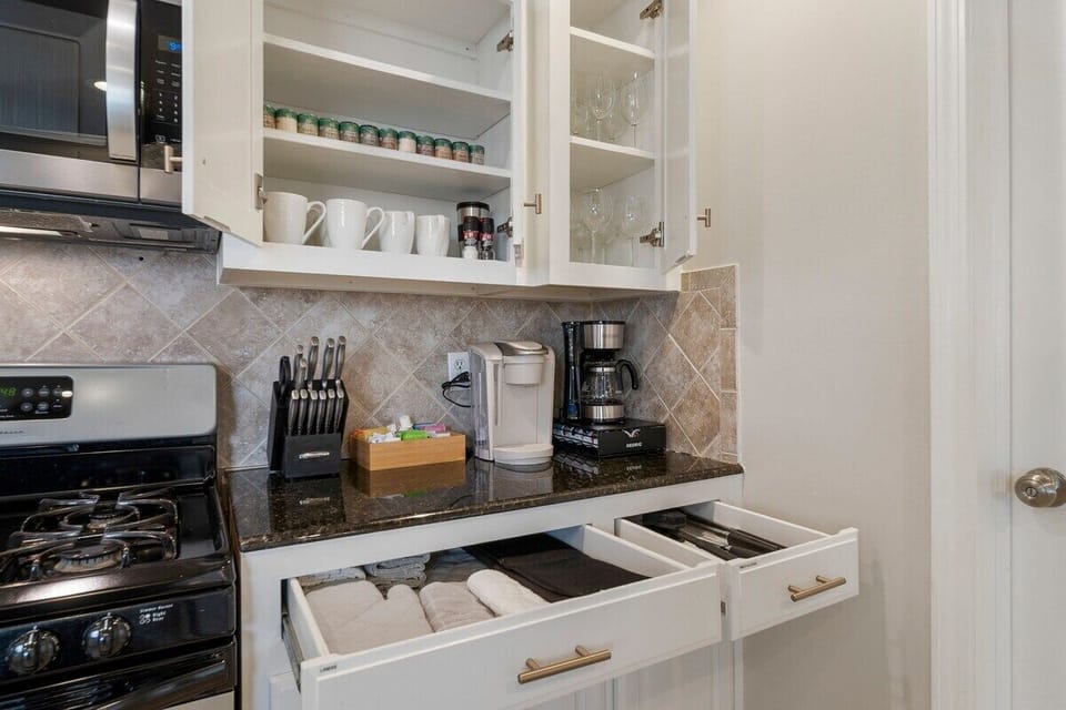 Fully equipped kitchen for your cooking needs!