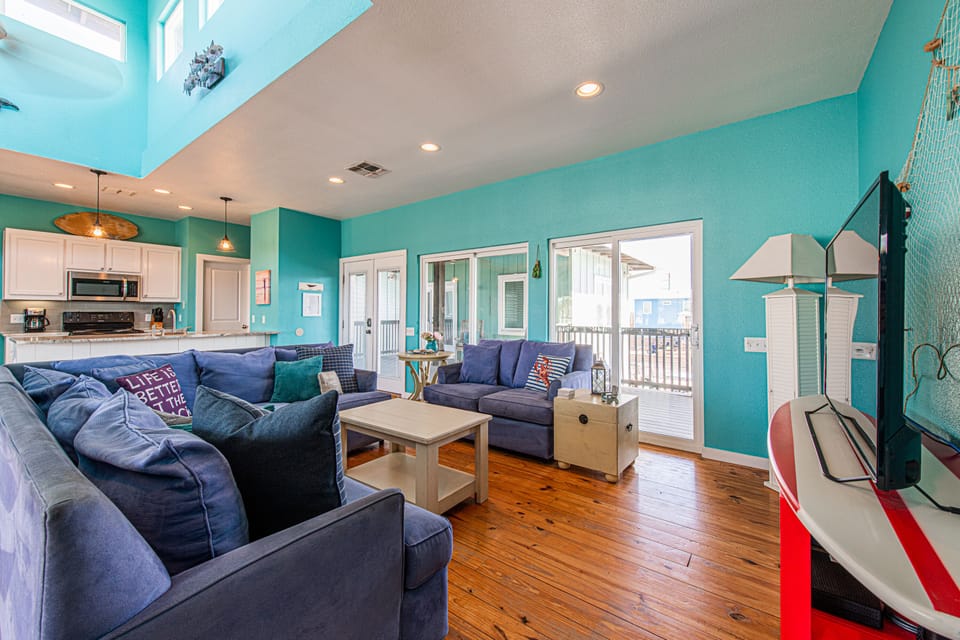 Upstairs living room offers ample seating for your group