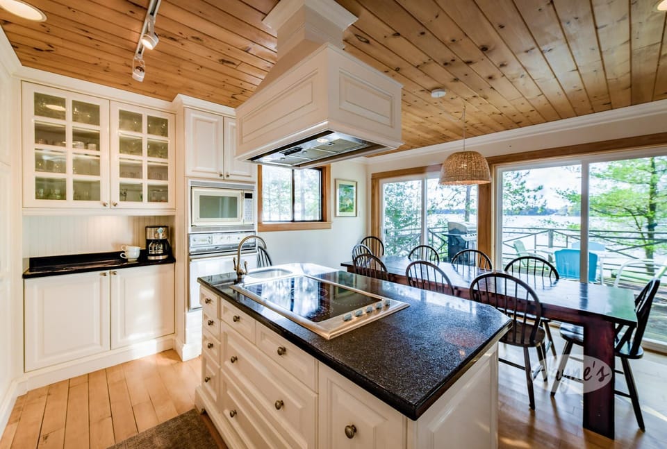 Kitchen &amp; Dining