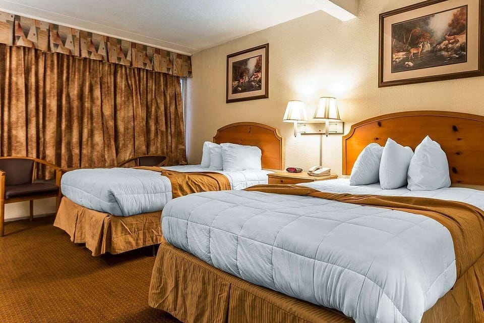 Double Room | Blackout drapes, iron/ironing board, free WiFi, bed sheets