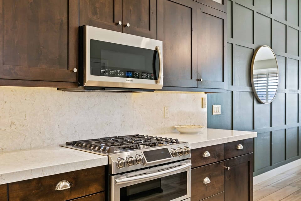 Townhome, 3 Bedrooms | Private kitchen | Fridge, oven, coffee/tea maker, toaster