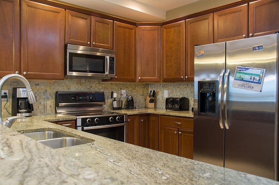 Full kitchen.