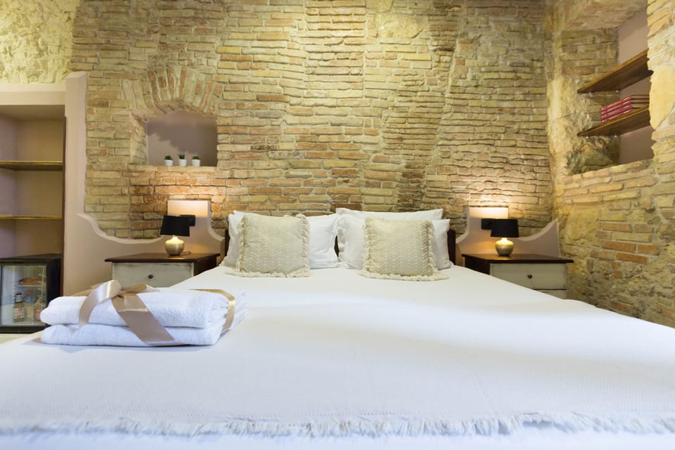 Superior Double or Twin Room | Minibar, in-room safe, free WiFi, bed sheets