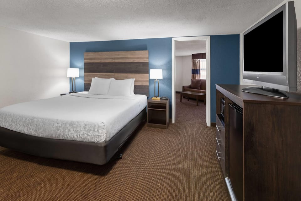 Suite, Multiple Beds, Non Smoking | Desk, blackout drapes, free WiFi, bed sheets
