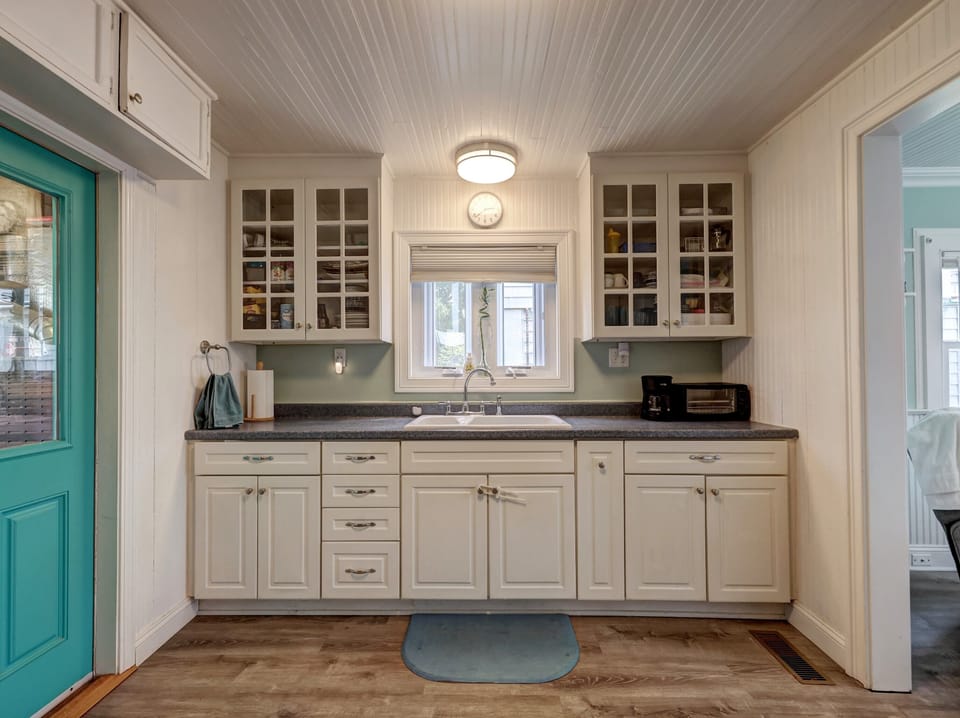 FRONT VIEW OF KITCHEN