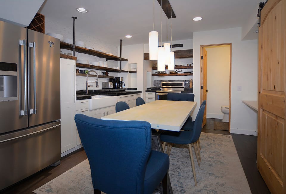kitchen/dining area