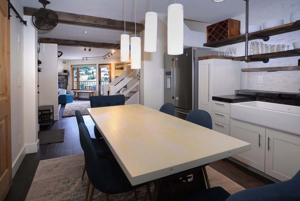 Kitchen/dining/living area