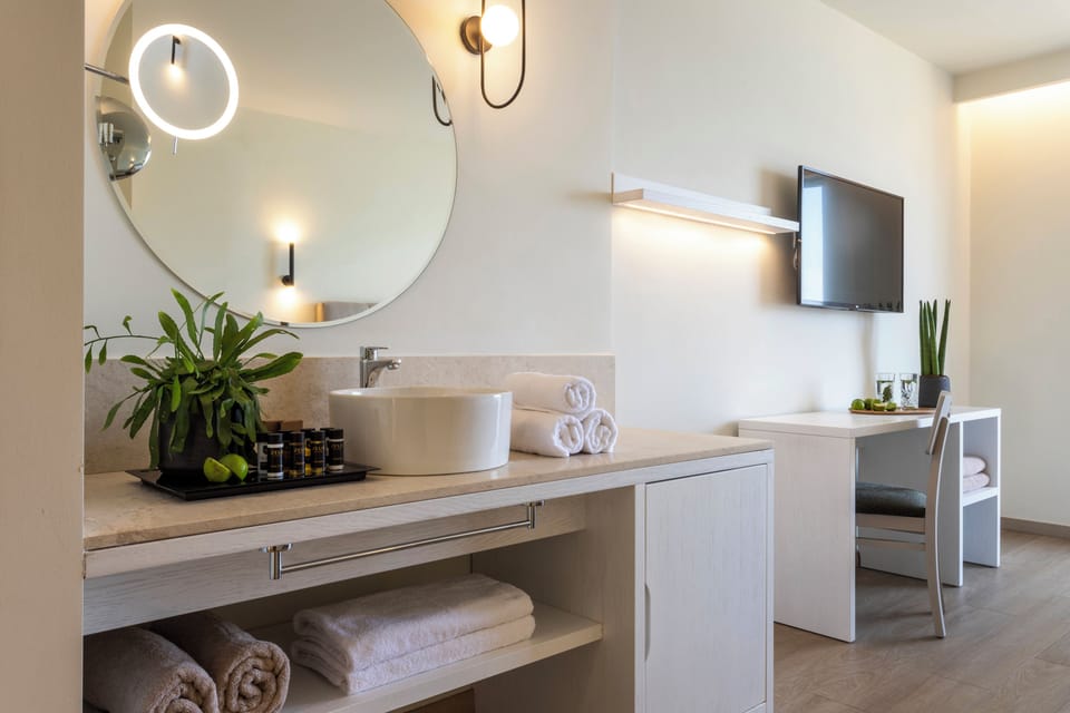 Junior Suite City View | In-room safe, desk, laptop workspace, blackout drapes
