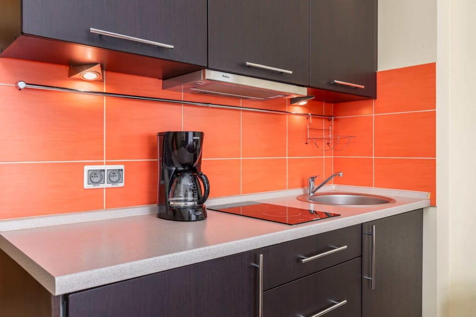 Kitchenette with plenty of kitchen utensils and dishes. 