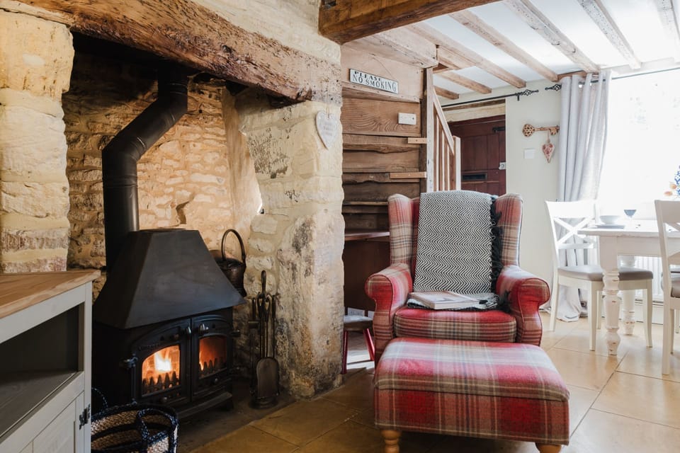Cobblers Cottage Living Room - StayCotswold