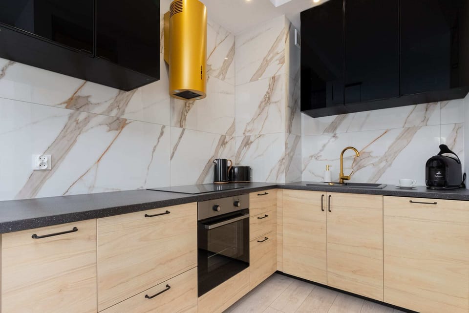 Modern, fully equipped kitchenette. 