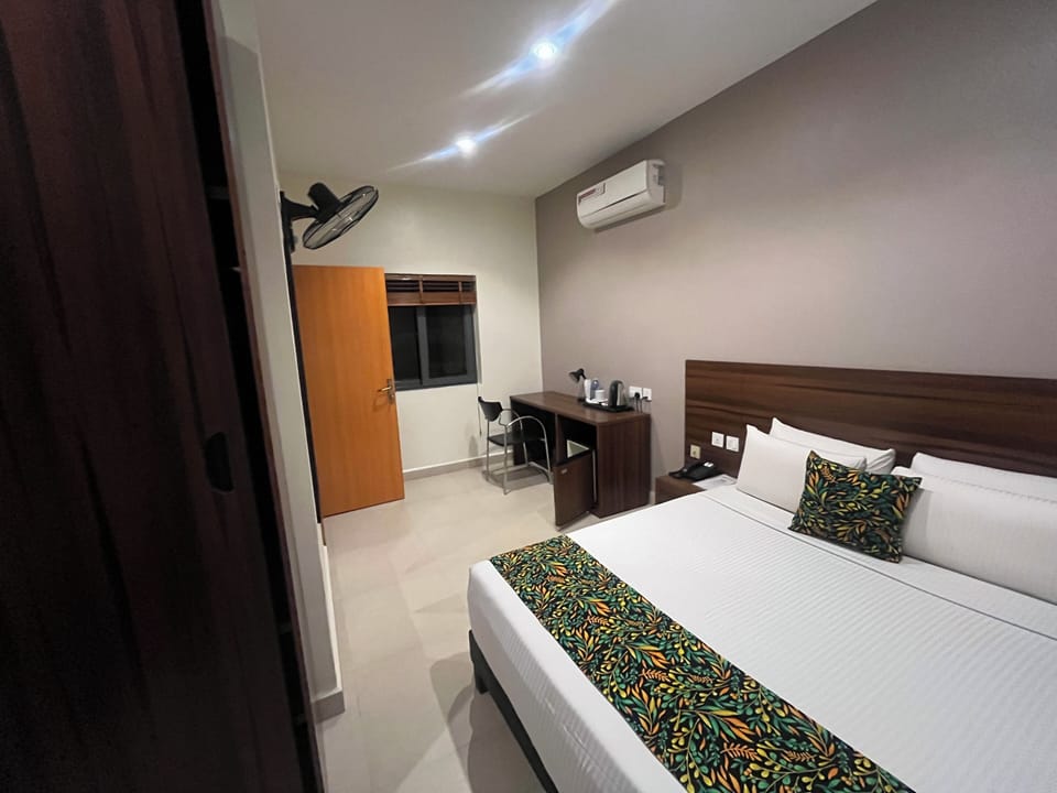 Executive Double Room | Memory foam beds, free WiFi, bed sheets