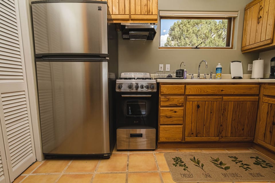 Main House : Kitchen (2)