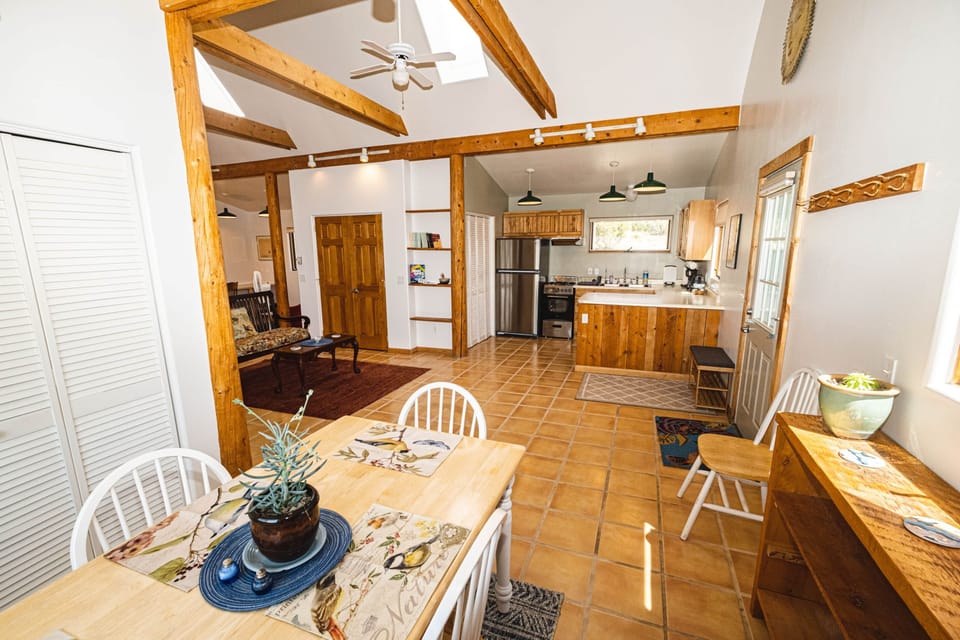 Main House : Dining Area and Kitchen