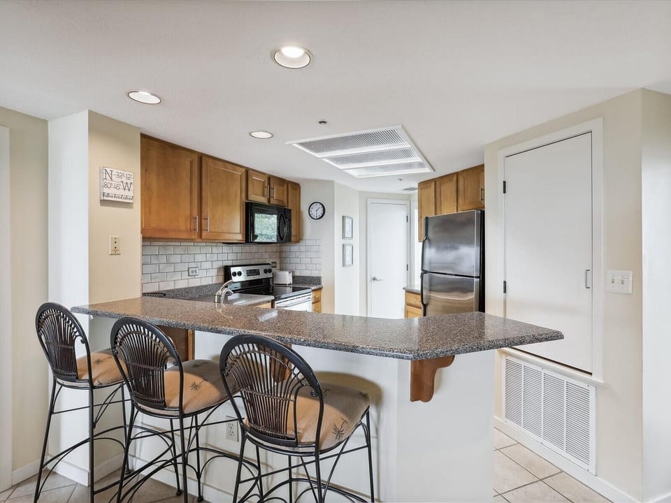 Kitchen with Breakfast Counter at 506 Barrington Arms