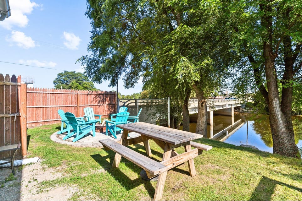 Outdoor firepit and picnic table.