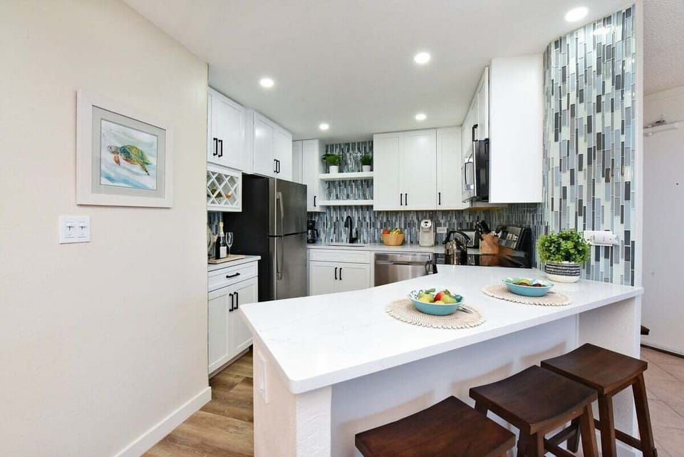 Kitchen counter bar stools perfect for quick breakfast