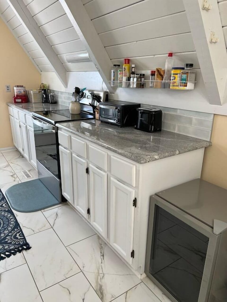toaster oven, toaster, microwave, drink refrigerator